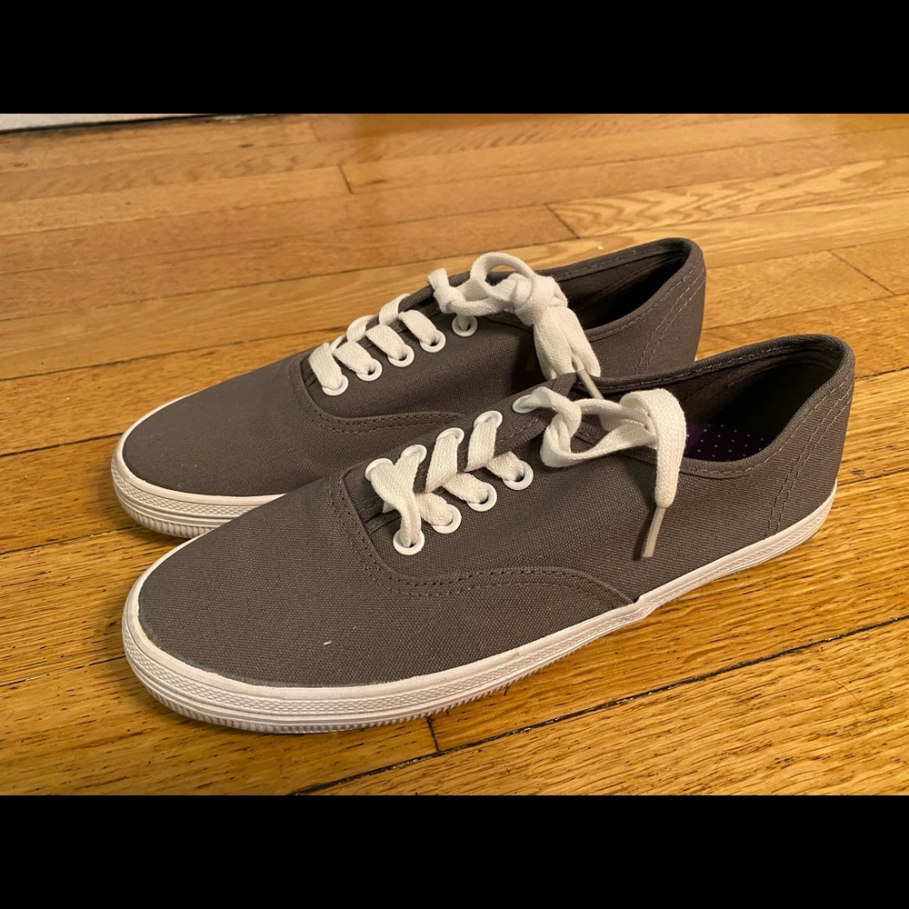 American Eagle by Payless Canvas Grey Sneakers 5.5
